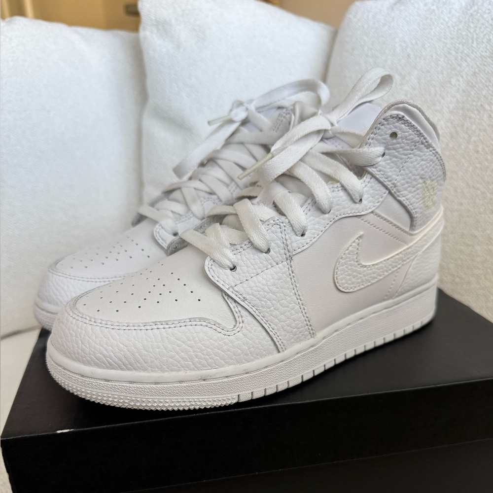 Air Jordan 1 Mid Triple White | GS 6Y / Women’s 7.5 | All White Leather